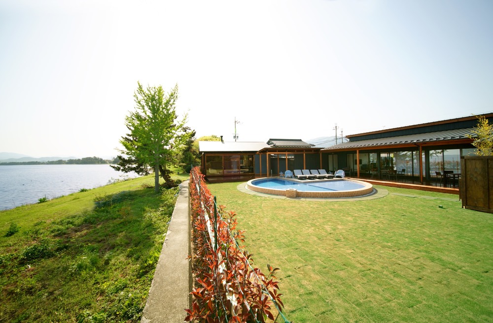 Premium Dog Resort Villa MAKINOの庭